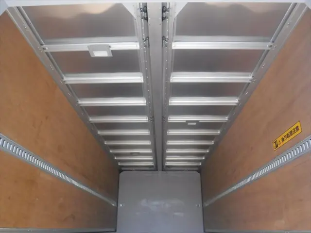 いすゞ フォワード 2RG-FRR90T2(2WD)の写真30