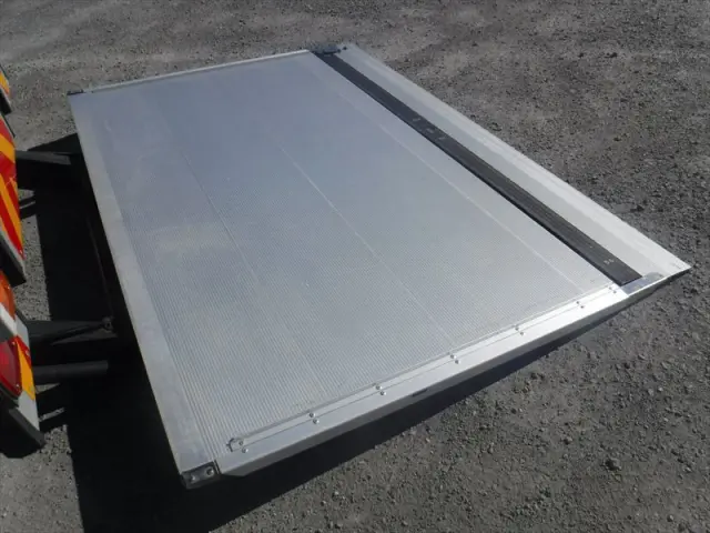 いすゞ フォワード 2RG-FRR90T2(2WD)の写真34