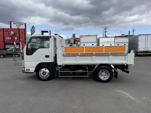 いすゞ エルフ 2RG-NKR88AD(2WD)の写真4