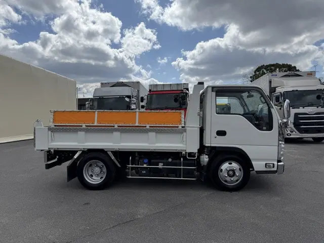 いすゞ エルフ 2RG-NKR88AD(2WD)の写真5