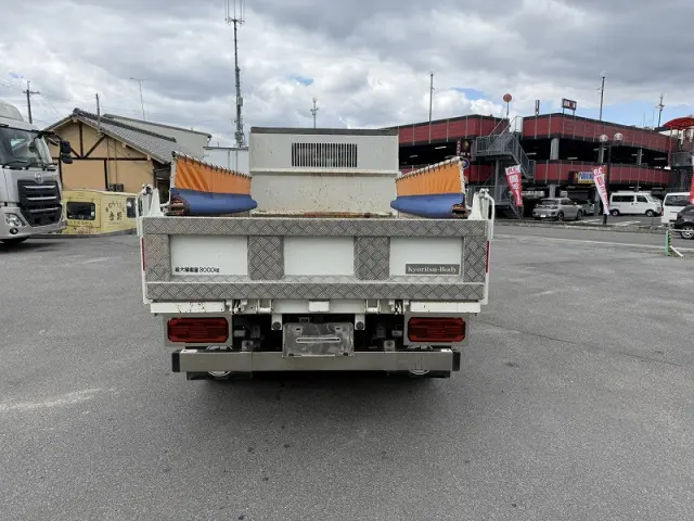 いすゞ エルフ 2RG-NKR88AD(2WD)の写真8