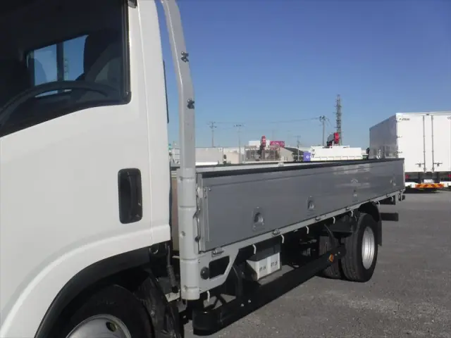 いすゞ エルフ 2RG-NLR88AR(2WD)の写真2