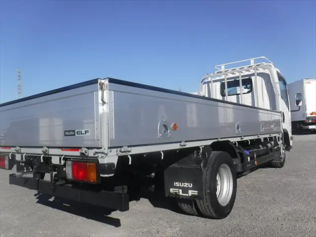 いすゞ エルフ 2RG-NLR88AR(2WD)の写真9