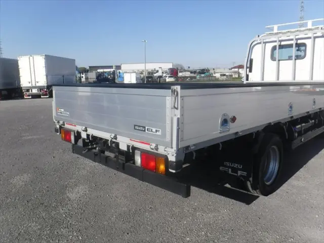 いすゞ エルフ 2RG-NLR88AR(2WD)の写真10
