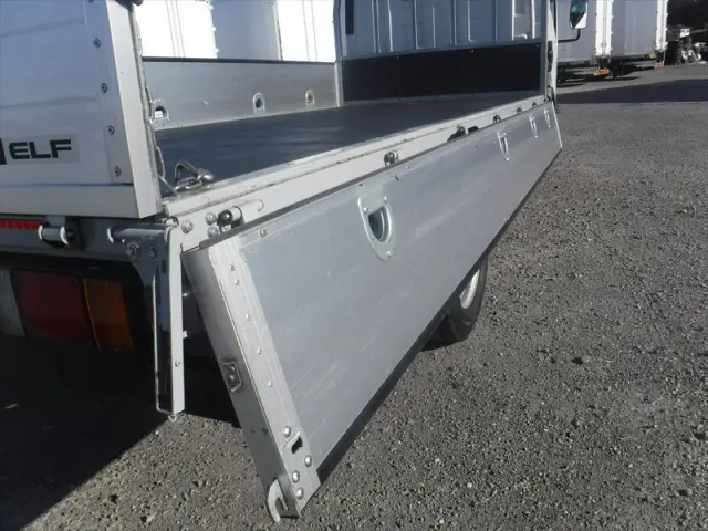 いすゞ エルフ 2RG-NLR88AR(2WD)の写真26