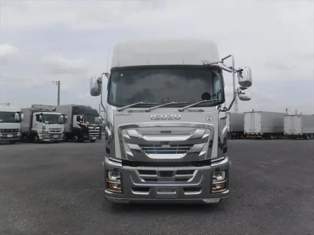 いすゞ ギガ 2PG-CYJ77C(8x4)の写真4