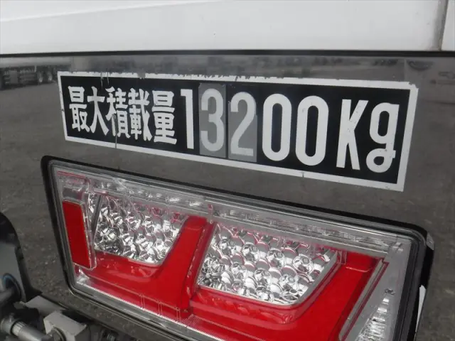 いすゞ ギガ 2PG-CYJ77C(8x4)の写真12