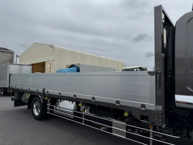 いすゞ フォワード 2RG-FRR90T2(2WD)の写真5