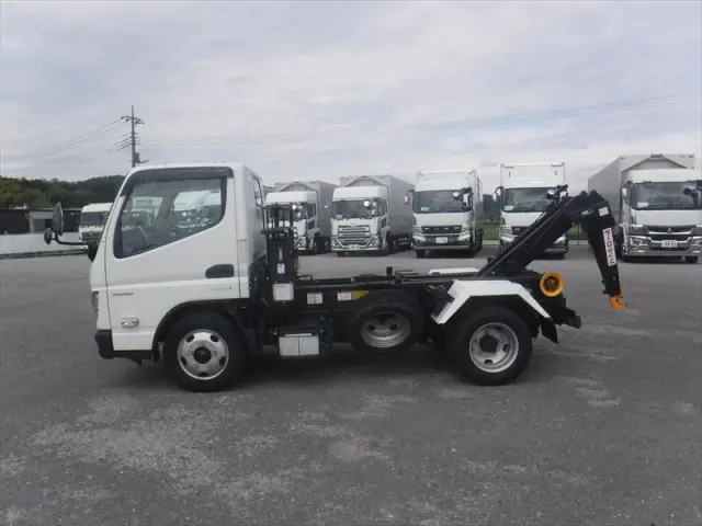 三菱 キャンター 2RG-FBAV0(2WD)の写真5