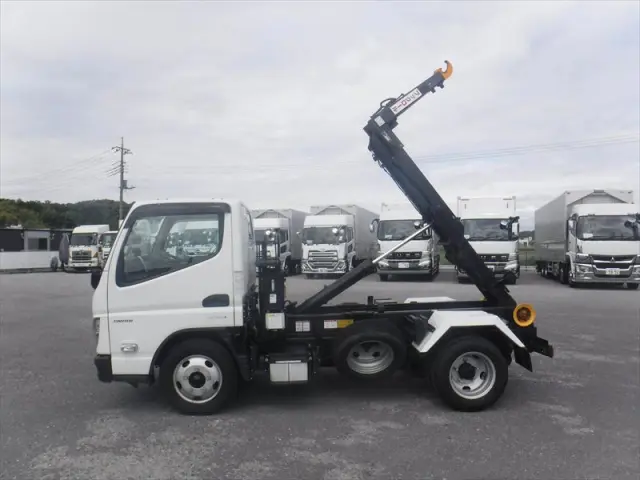 三菱 キャンター 2RG-FBAV0(2WD)の写真7