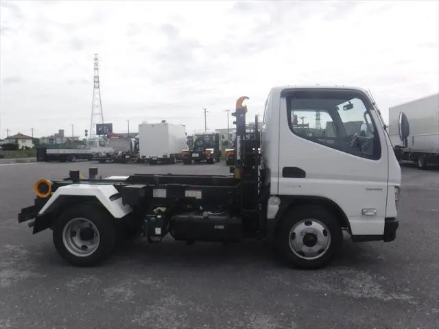 三菱 キャンター 2RG-FBAV0(2WD)の写真9