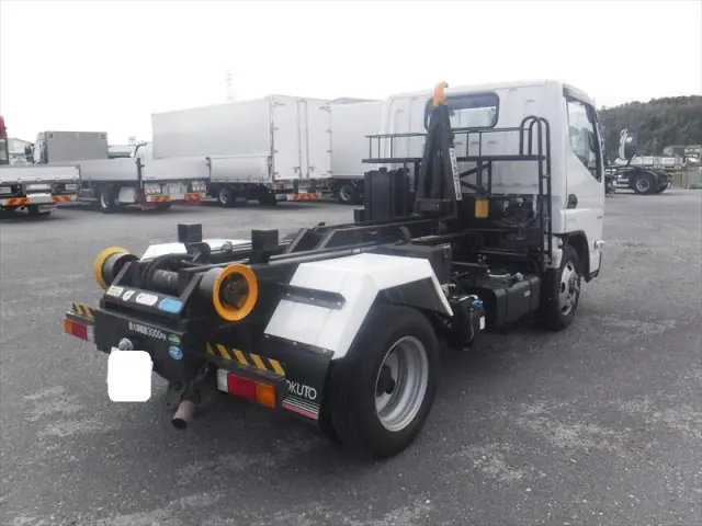 三菱 キャンター 2RG-FBAV0(2WD)の写真10