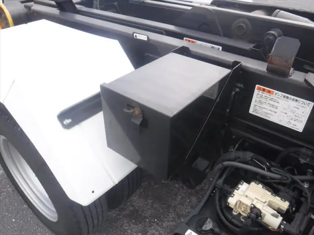 三菱 キャンター 2RG-FBAV0(2WD)の写真15