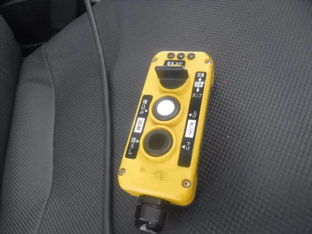 三菱 キャンター 2RG-FBAV0(2WD)の写真18