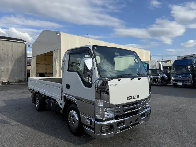 いすゞ エルフ 2RG-NJR88A(2WD)の写真4