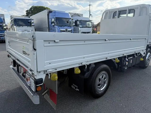いすゞ エルフ 2RG-NJR88A(2WD)の写真7
