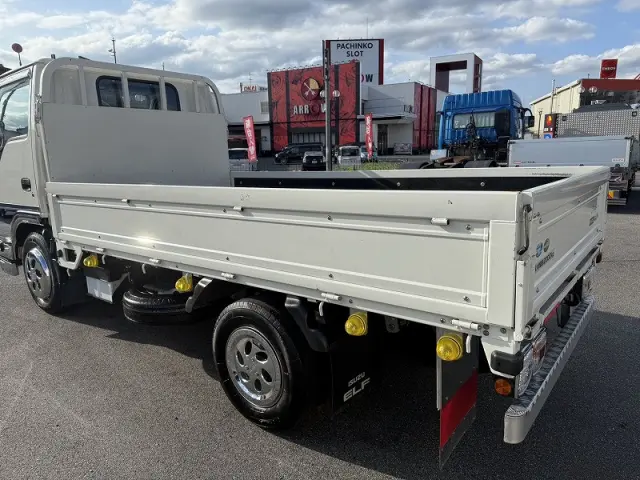 いすゞ エルフ 2RG-NJR88A(2WD)の写真9