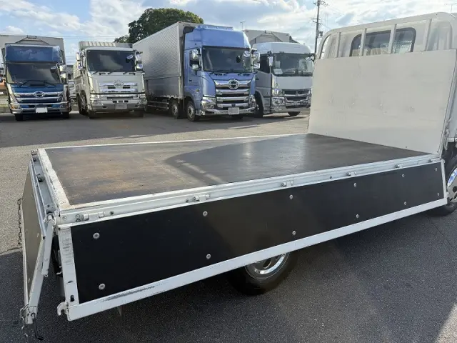 いすゞ エルフ 2RG-NJR88A(2WD)の写真13