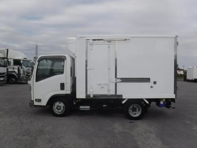いすゞ エルフ 2RG-NLR88AN(2WD)の写真8