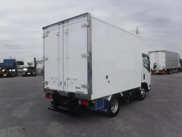 いすゞ エルフ 2RG-NLR88AN(2WD)の写真10