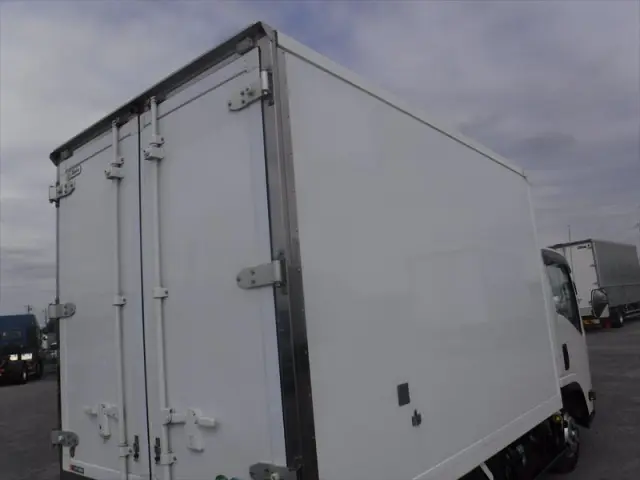 いすゞ エルフ 2RG-NLR88AN(2WD)の写真11