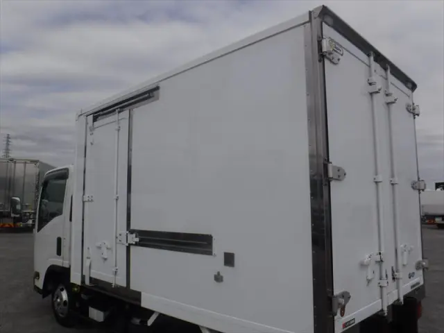 いすゞ エルフ 2RG-NLR88AN(2WD)の写真15