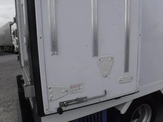 いすゞ エルフ 2RG-NLR88AN(2WD)の写真21