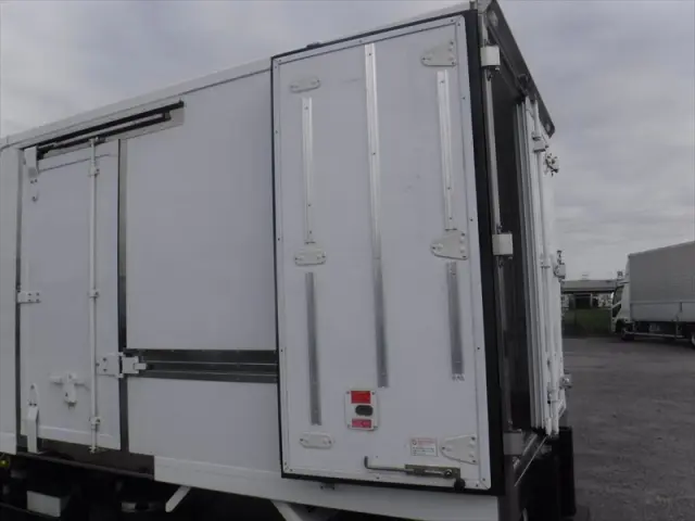 いすゞ エルフ 2RG-NLR88AN(2WD)の写真22