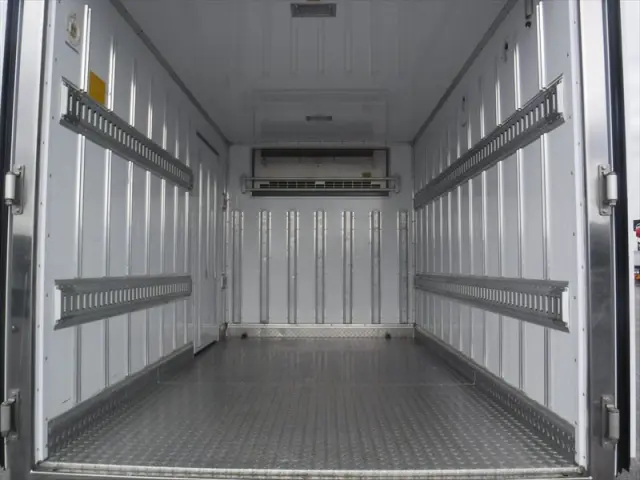いすゞ エルフ 2RG-NLR88AN(2WD)の写真24