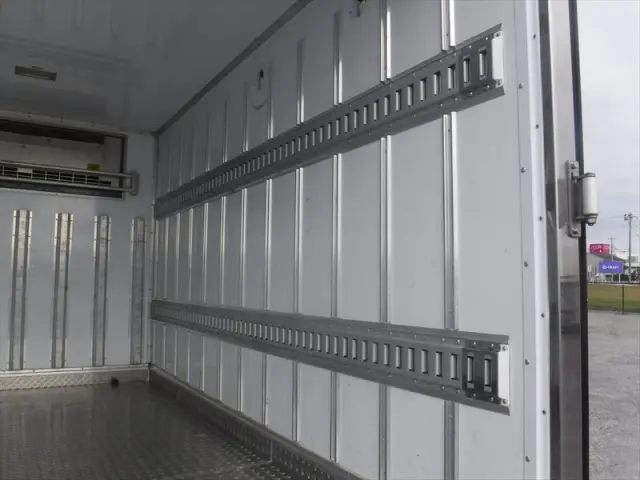 いすゞ エルフ 2RG-NLR88AN(2WD)の写真26