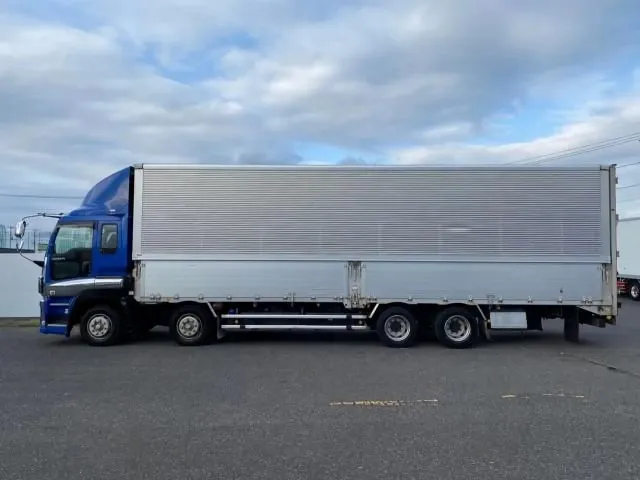 いすゞ ギガ QKG-CYJ77A(8x4)の写真3