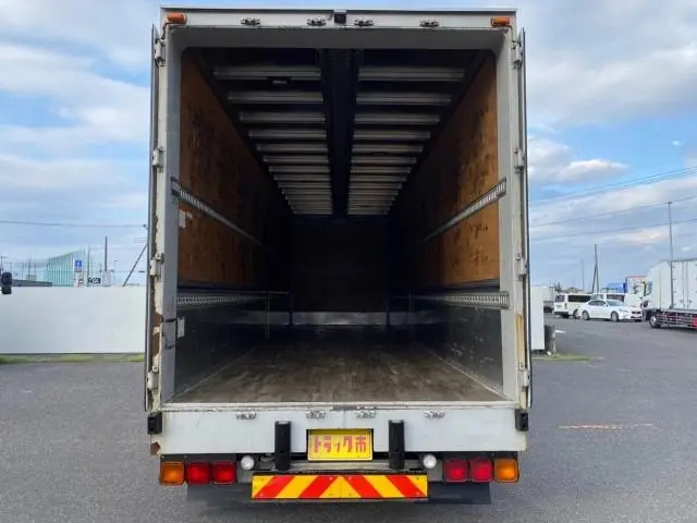 いすゞ ギガ QKG-CYJ77A(8x4)の写真6