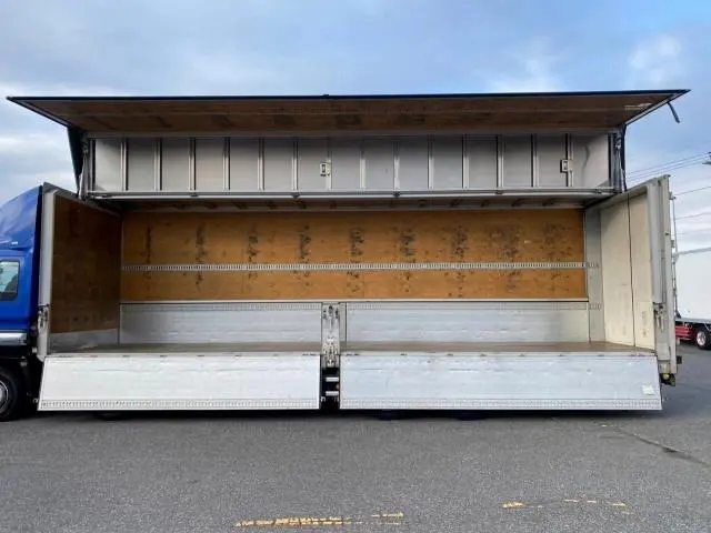 いすゞ ギガ QKG-CYJ77A(8x4)の写真8