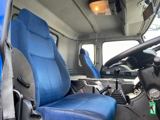 いすゞ ギガ QKG-CYJ77A(8x4)の写真9