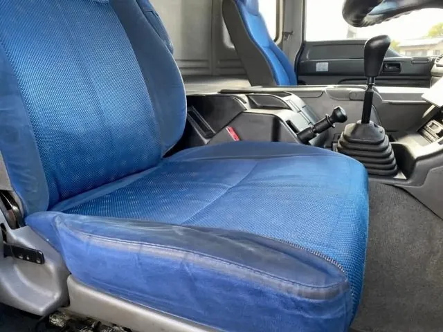 いすゞ ギガ QKG-CYJ77A(8x4)の写真10