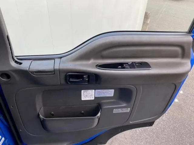 いすゞ ギガ QKG-CYJ77A(8x4)の写真17