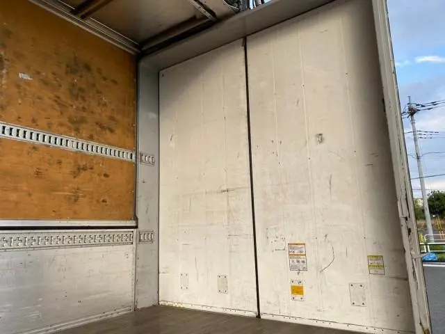 いすゞ ギガ QKG-CYJ77A(8x4)の写真24