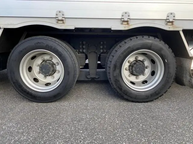 いすゞ ギガ QKG-CYJ77A(8x4)の写真31