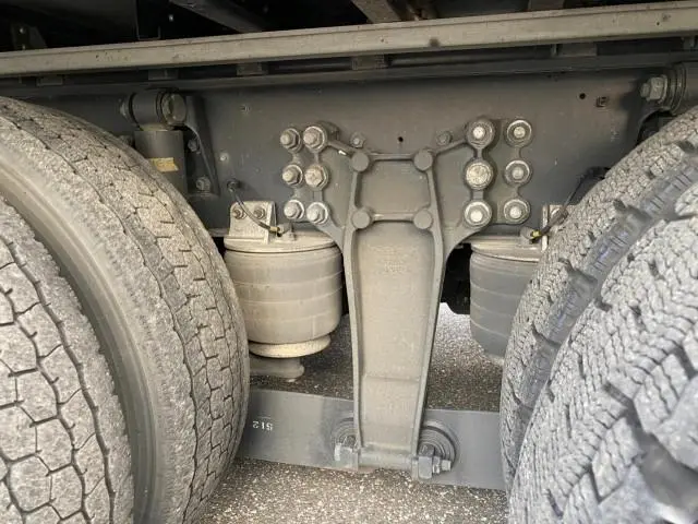 いすゞ ギガ QKG-CYJ77A(8x4)の写真32