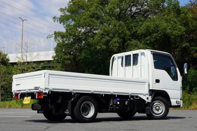いすゞ エルフ 2RG-NHR88A(2WD)の写真2
