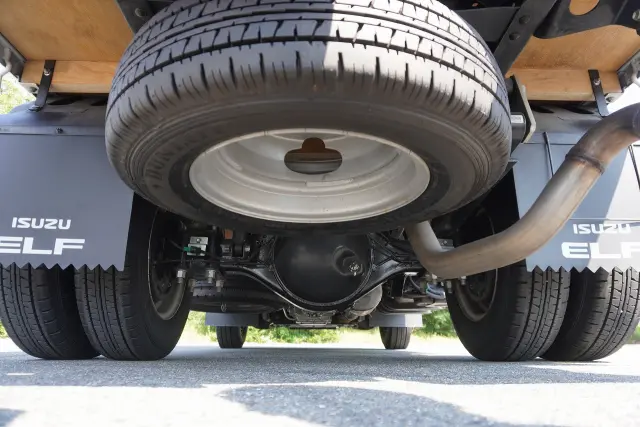 いすゞ エルフ 2RG-NHR88A(2WD)の写真6