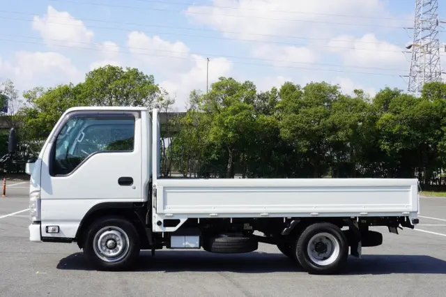 いすゞ エルフ 2RG-NHR88A(2WD)の写真13