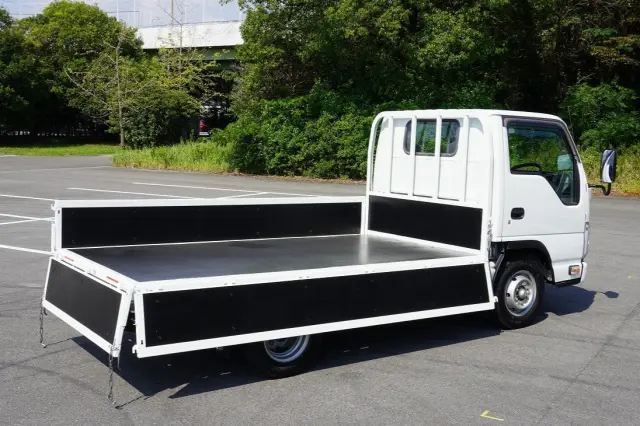 いすゞ エルフ 2RG-NHR88A(2WD)の写真15