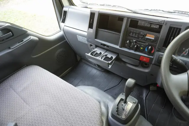 いすゞ エルフ 2RG-NHR88A(2WD)の写真39