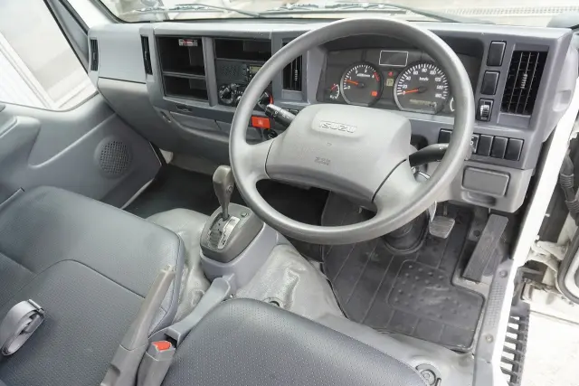 いすゞ エルフ TPG-NJR85A(2WD)の写真3