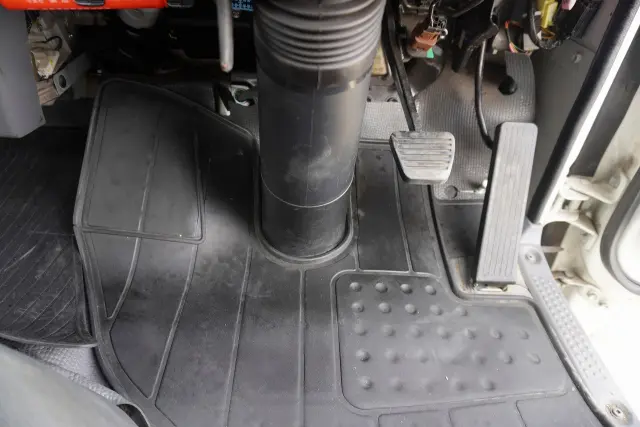 いすゞ エルフ TPG-NJR85A(2WD)の写真42