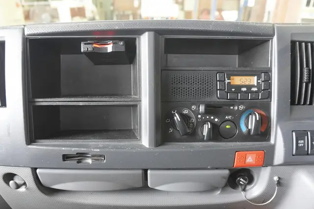 いすゞ エルフ TPG-NJR85A(2WD)の写真44