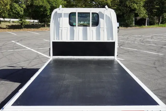 いすゞ エルフ TRG-NJR85A(2WD)の写真5