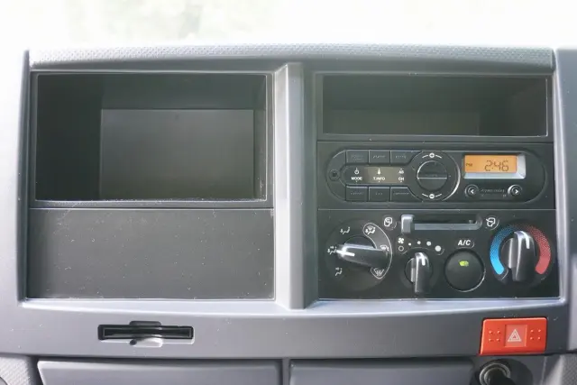 いすゞ エルフ TRG-NJR85A(2WD)の写真42