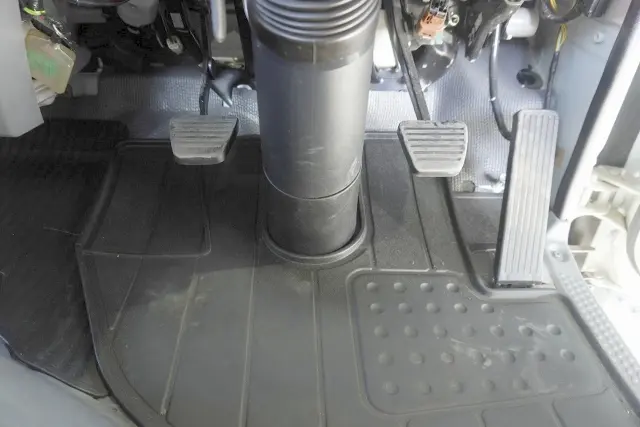 いすゞ エルフ TRG-NJR85A(2WD)の写真42